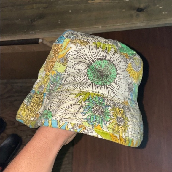 Three bucket hats - Picture 3 of 6